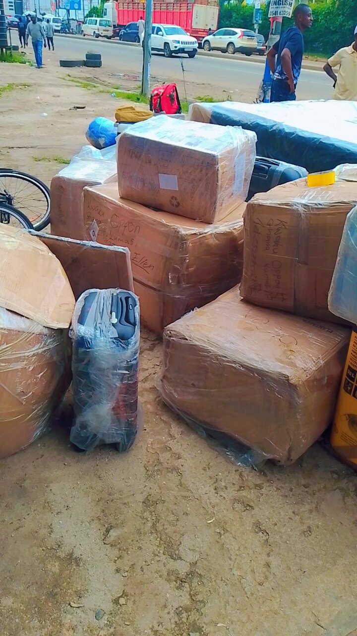 Palletised household goods
