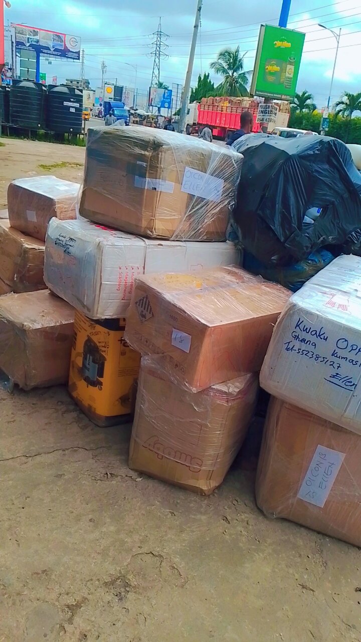Team handling outbound cargo